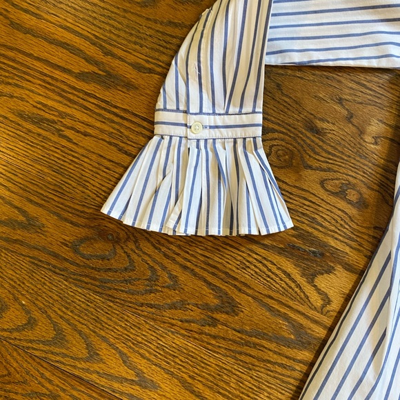 Banana republic Riley shirt white with blue stripe button down with ruffle cuff - Picture 5 of 5